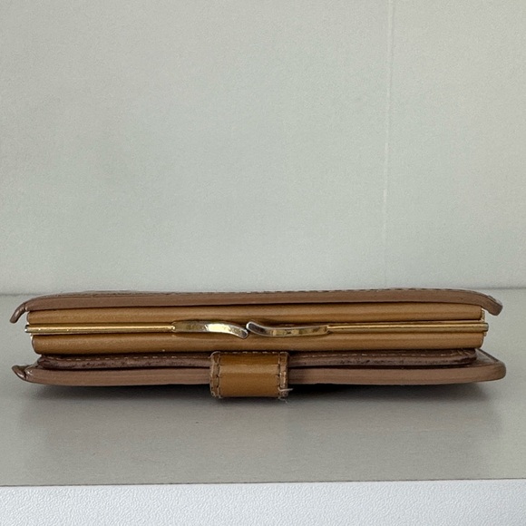 Louis Vuitton Gold Vernis Monogram Kisslock Wallet - Picture 6 of 12